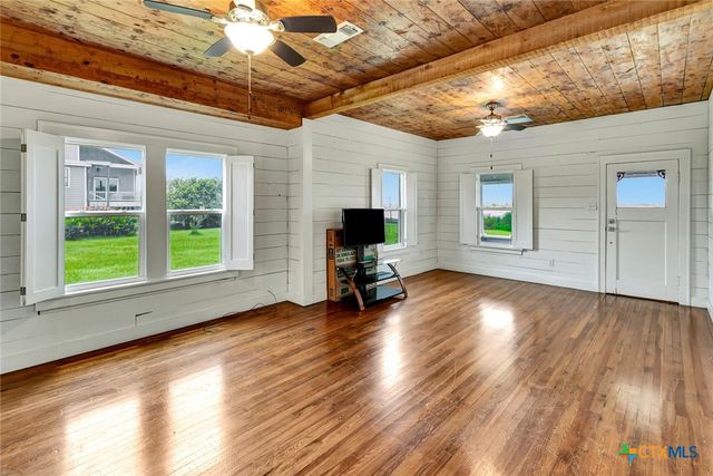 195 Wall Lane, Port Lavaca, TX 77979