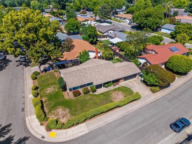 8511 Erinbrook Way, Sacramento, CA 95626