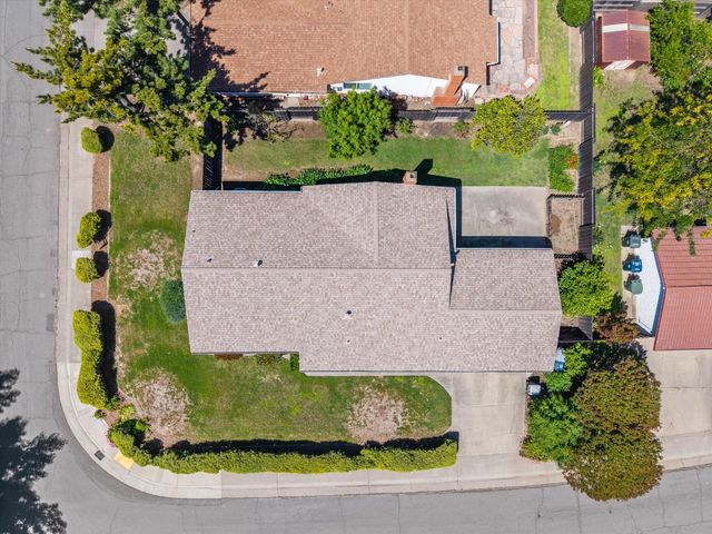 8511 Erinbrook Way, Sacramento, CA 95626