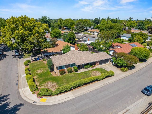 8511 Erinbrook Way, Sacramento, CA 95626