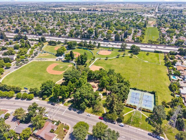 8511 Erinbrook Way, Sacramento, CA 95626
