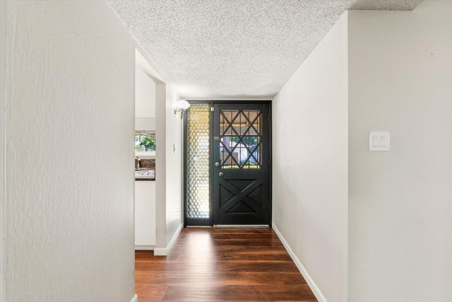 8511 Erinbrook Way, Sacramento, CA 95626