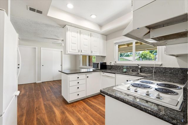8511 Erinbrook Way, Sacramento, CA 95626
