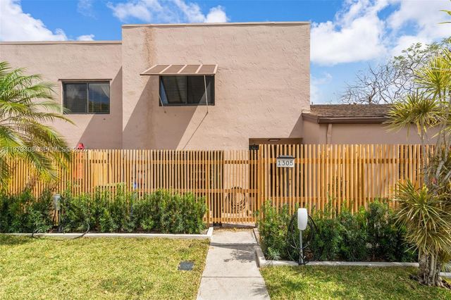 1305 NW 122nd Ter, Pembroke Pines, FL 33026