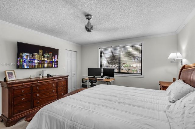 1305 NW 122nd Ter, Pembroke Pines, FL 33026