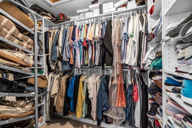 1305 NW 122nd Ter, Pembroke Pines, FL 33026