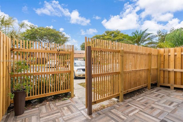 1305 NW 122nd Ter, Pembroke Pines, FL 33026