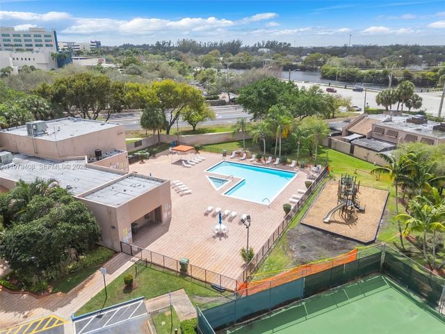 1305 NW 122nd Ter, Pembroke Pines, FL 33026