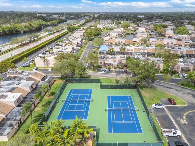 1305 NW 122nd Ter, Pembroke Pines, FL 33026