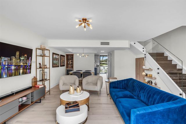 1305 NW 122nd Ter, Pembroke Pines, FL 33026