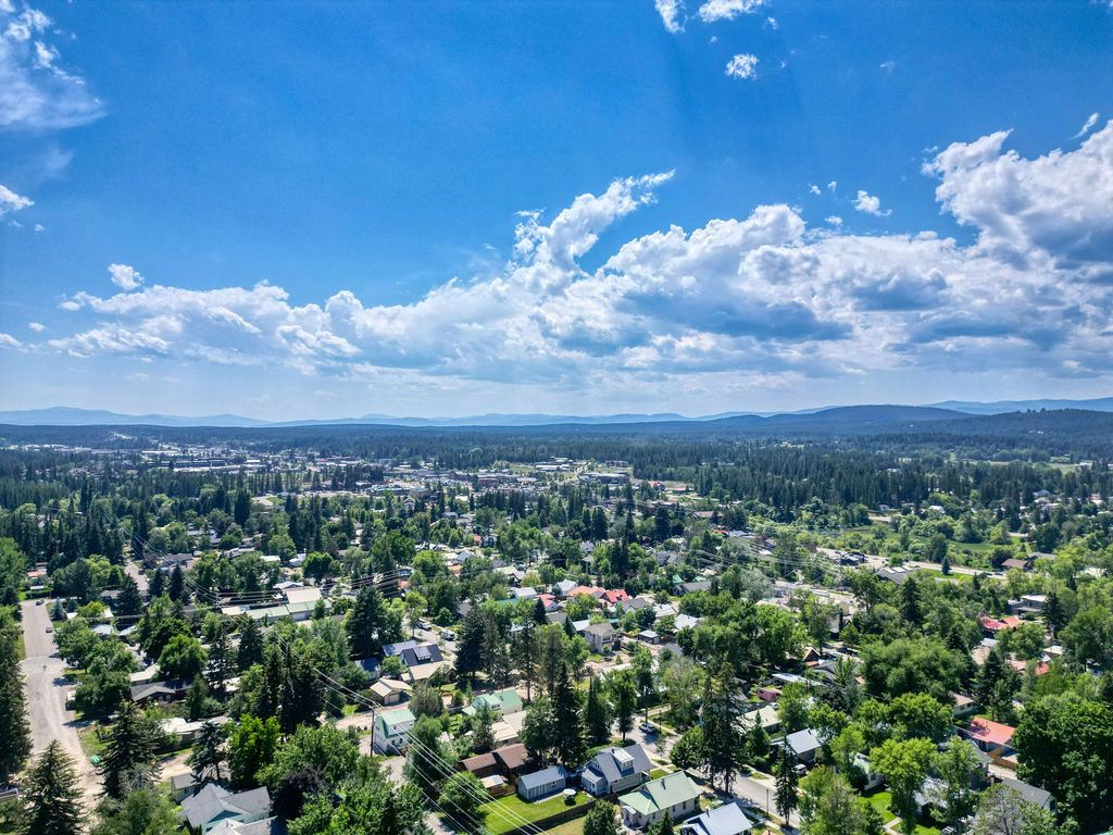 Image 12 of property listing at 559 Somers Avenue, Whitefish, MT 59937