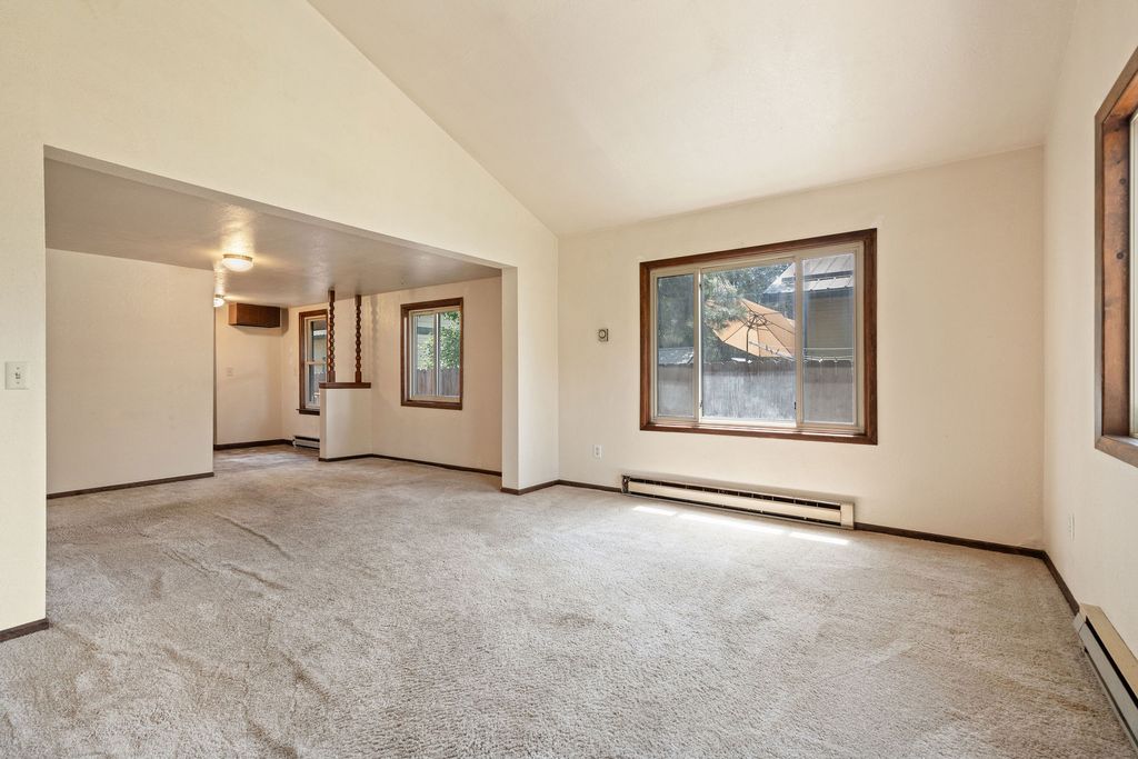 Image 17 of property listing at 559 Somers Avenue, Whitefish, MT 59937