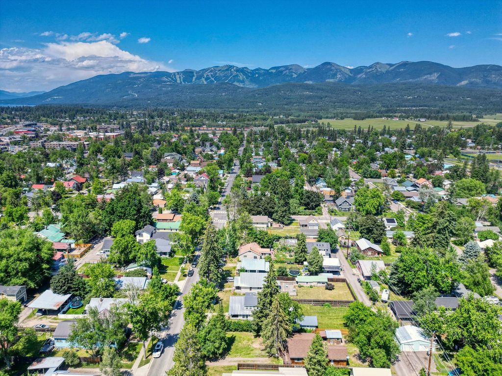 Image 8 of property listing at 559 Somers Avenue, Whitefish, MT 59937