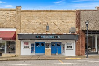 105 Main Street, Huntsville, AR 72740