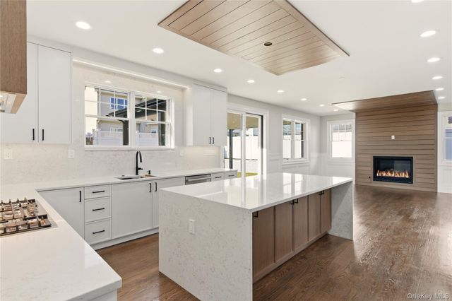 12 Lee Avenue, Albertson, NY 11507