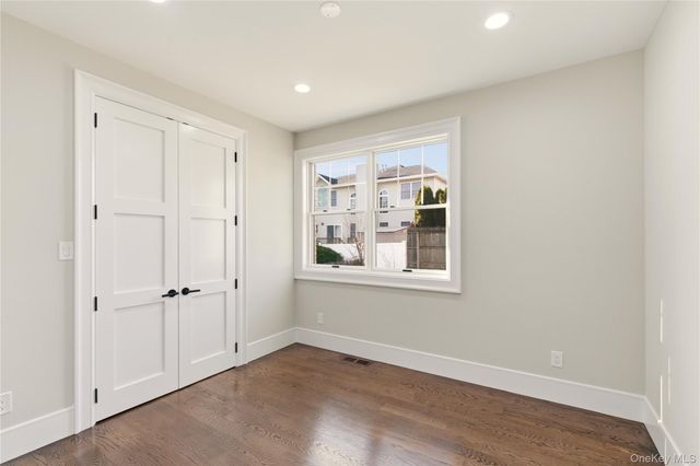 12 Lee Avenue, Albertson, NY 11507