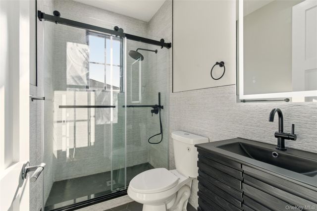 12 Lee Avenue, Albertson, NY 11507