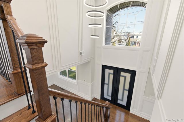 12 Lee Avenue, Albertson, NY 11507