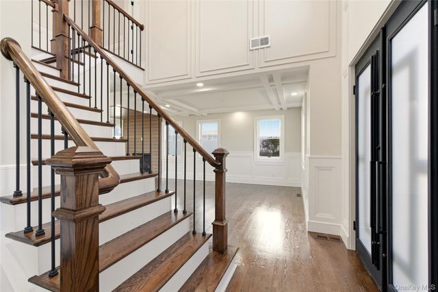 12 Lee Avenue, Albertson, NY 11507