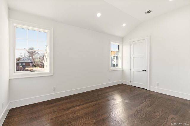 12 Lee Avenue, Albertson, NY 11507