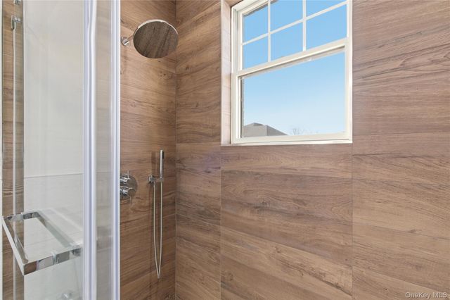 12 Lee Avenue, Albertson, NY 11507