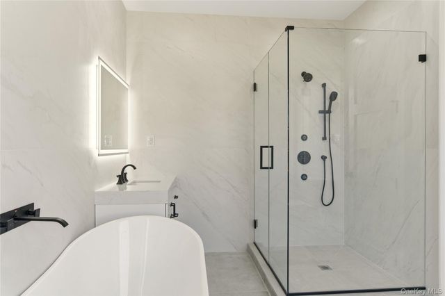 12 Lee Avenue, Albertson, NY 11507