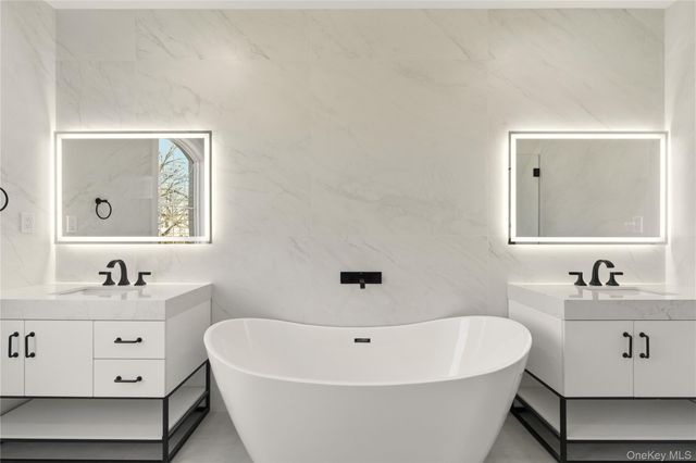 12 Lee Avenue, Albertson, NY 11507