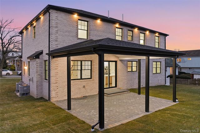 12 Lee Avenue, Albertson, NY 11507