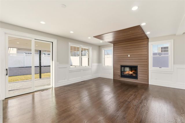 12 Lee Avenue, Albertson, NY 11507