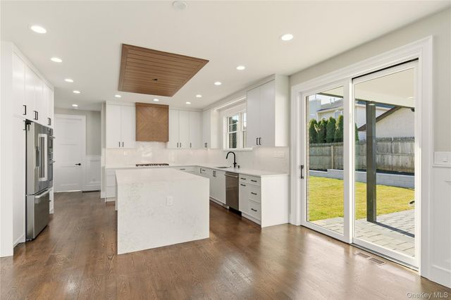 12 Lee Avenue, Albertson, NY 11507