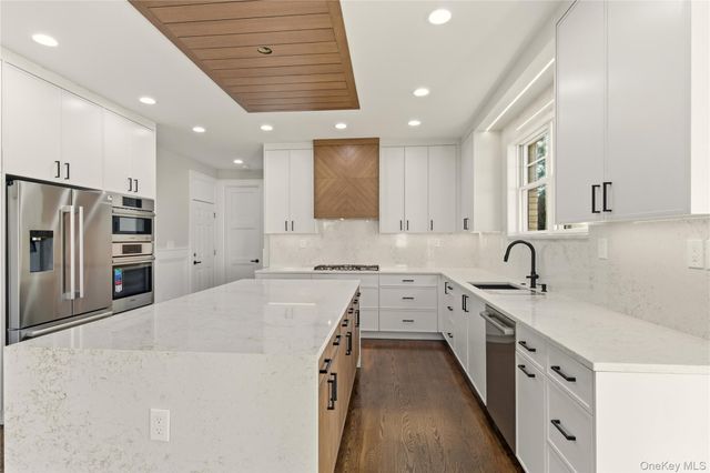 12 Lee Avenue, Albertson, NY 11507