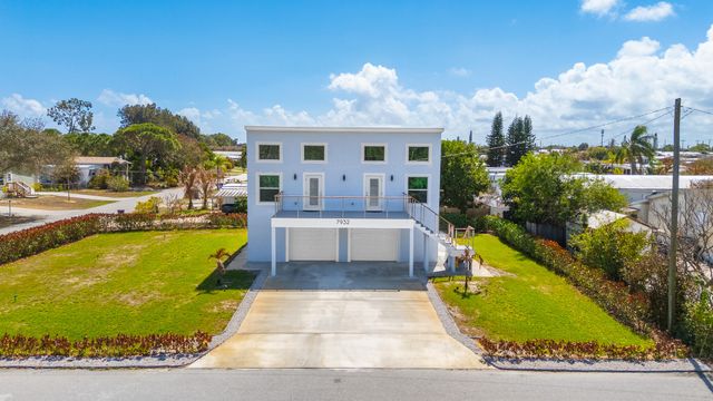 7932 SE Skylark Avenue, Hobe Sound, FL 33455