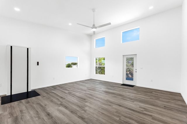 7932 SE Skylark Avenue, Hobe Sound, FL 33455