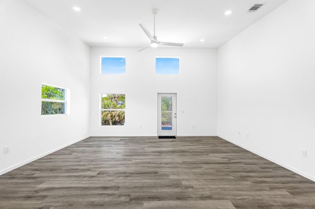 7932 SE Skylark Avenue, Hobe Sound, FL 33455