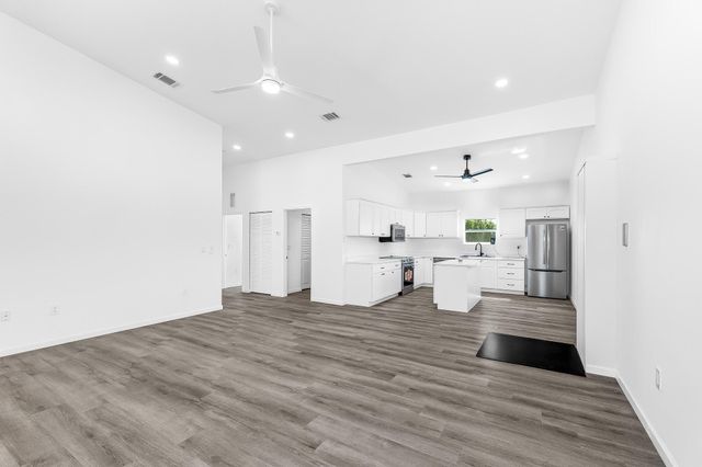 7932 SE Skylark Avenue, Hobe Sound, FL 33455