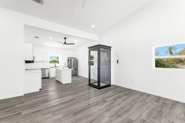 7932 SE Skylark Avenue, Hobe Sound, FL 33455