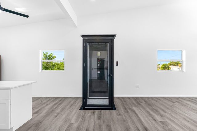 7932 SE Skylark Avenue, Hobe Sound, FL 33455