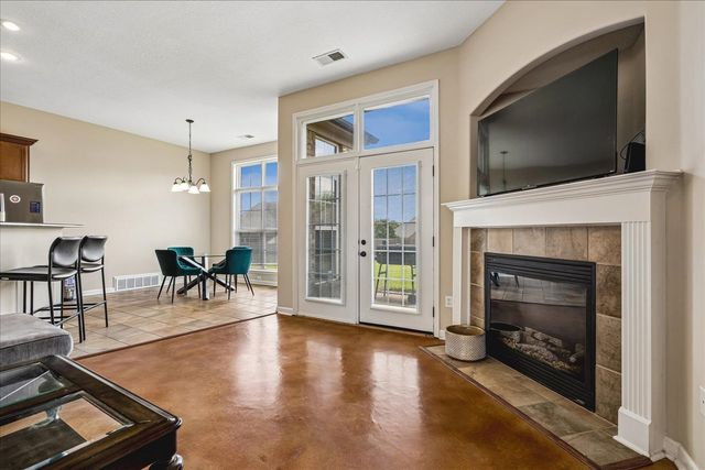 40 BURTON PLACE DR, Oakland, TN 38060