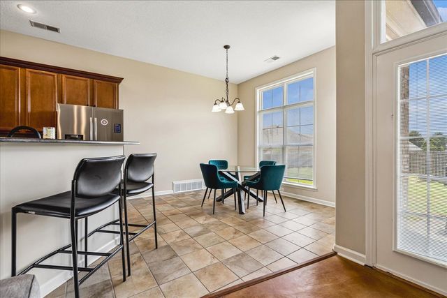 40 BURTON PLACE DR, Oakland, TN 38060