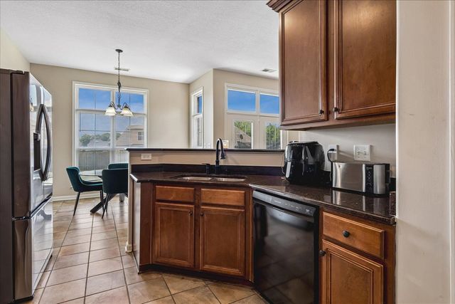 40 BURTON PLACE DR, Oakland, TN 38060