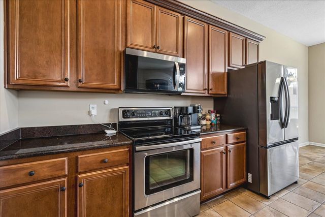 40 BURTON PLACE DR, Oakland, TN 38060