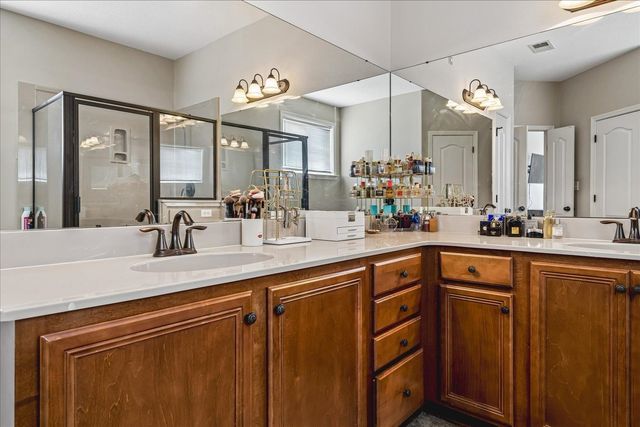 40 BURTON PLACE DR, Oakland, TN 38060