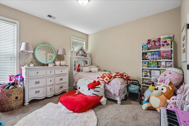 40 BURTON PLACE DR, Oakland, TN 38060