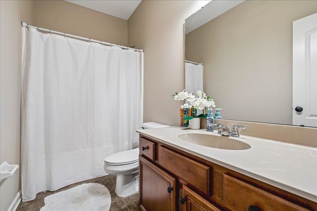 40 BURTON PLACE DR, Oakland, TN 38060