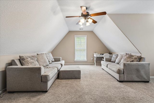 40 BURTON PLACE DR, Oakland, TN 38060