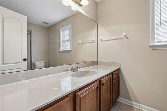 40 BURTON PLACE DR, Oakland, TN 38060