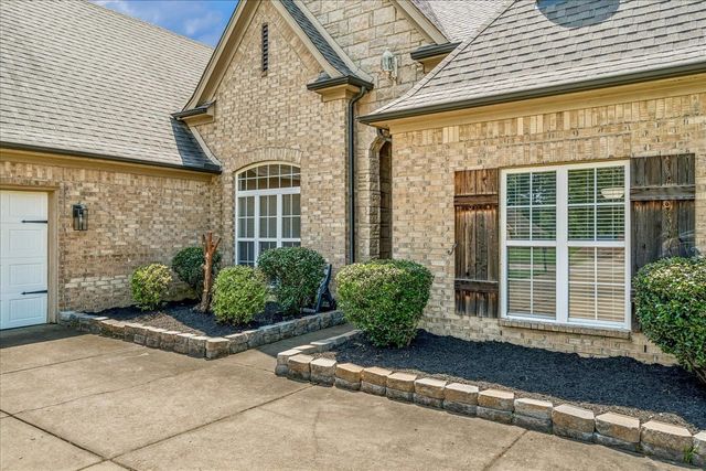 40 BURTON PLACE DR, Oakland, TN 38060