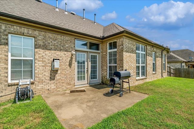 40 BURTON PLACE DR, Oakland, TN 38060