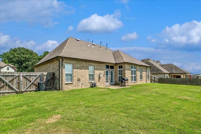 40 BURTON PLACE DR, Oakland, TN 38060
