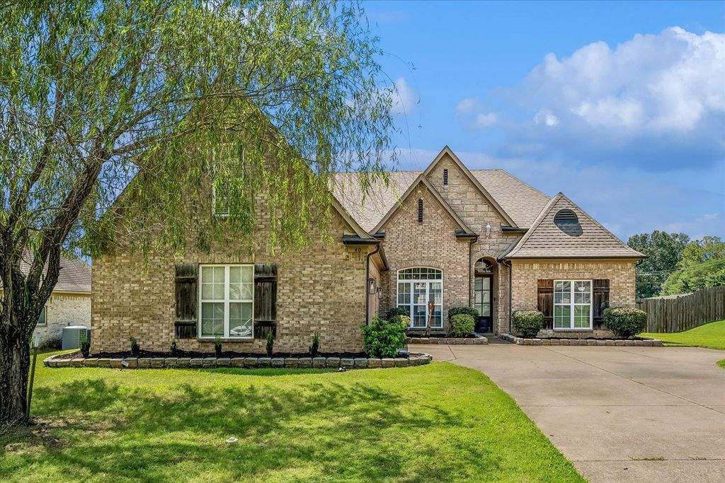 40 BURTON PLACE DR, Oakland, TN 38060